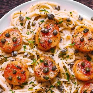 Scallop Spaghetti in White Wine Sauce - Julia's Album Scallop Spaghetti, Seafood Pasta White Wine, Shrimp And Spinach Recipes, Scallop Recipes Pasta, Butter Garlic Sauce, White Wine Butter Sauce, Creamy White Wine Sauce, Garlic Butter Pasta, Scallop Pasta