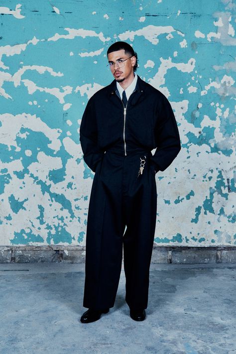 Willy Chavarria Spring 2025 Menswear https://www.vogue.com/fashion-shows/spring-2025-menswear/willy-chavarria/slideshow/collection#20 Karan Tacker, Willy Chavarria, Mens Inspo, Italian Luxury Brands, Fine Photography, Fitting Room, Mexican American, Conde Nast, Black Man