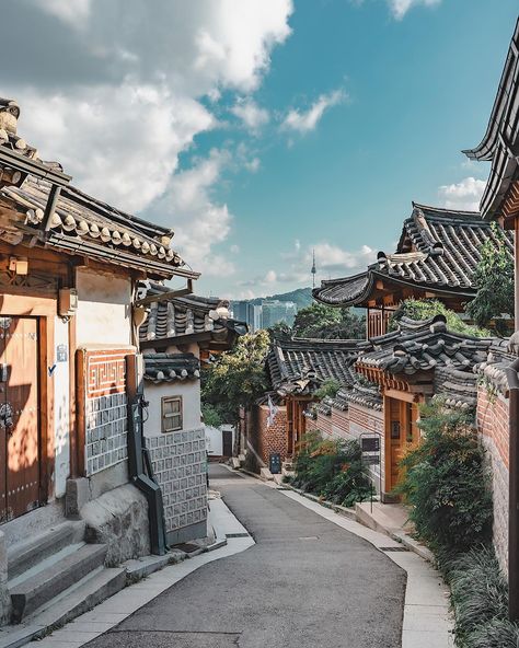 beside Kpop, what is left with South Korea? Unlock the secrets of Seoul‘s major tourist attractions of Seoul ※ 📍 𝟏. 𝐆𝐲𝐞𝐨𝐧𝐠𝐛𝐨𝐤𝐠𝐮𝐧𝐠 𝐏𝐚𝐥𝐚𝐜𝐞 𝐂𝐨𝐮𝐫𝐬𝐞 📍 𝟐. 𝐁𝐮𝐤𝐜𝐡𝐨𝐧 𝐇𝐚𝐧𝐨𝐤 𝐕𝐢𝐥𝐥𝐚𝐠𝐞 𝐂𝐨𝐮𝐫𝐬𝐞 📍 𝟑. 𝐈𝐧𝐬𝐚𝐝𝐨𝐧𝐠 𝐂𝐨𝐮𝐫𝐬𝐞 📍 𝟒. 𝐍𝐚𝐦𝐬𝐚𝐧 𝐂𝐢𝐭𝐲 𝐖𝐚𝐥𝐥 𝐂𝐨𝐮𝐫𝐬𝐞 📍 𝟓. 𝐍𝐚𝐤𝐬𝐚𝐧 𝐂𝐢𝐭𝐲 𝐖𝐚𝐥𝐥 𝐂𝐨𝐮𝐫𝐬𝐞 Hanok Village, Gyeongbokgung Palace, Bukchon Hanok Village, Art Competitions, Tourist Attraction, South Korea, Seoul, Palace, Collage