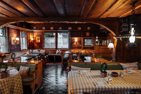 Ski Resort Architecture, Swiss Cabin, Swiss Restaurant, Ski Resort Outfit, Inn Ideas, Hotel Switzerland, Kranjska Gora, Davos Switzerland, Ski Resort Wedding