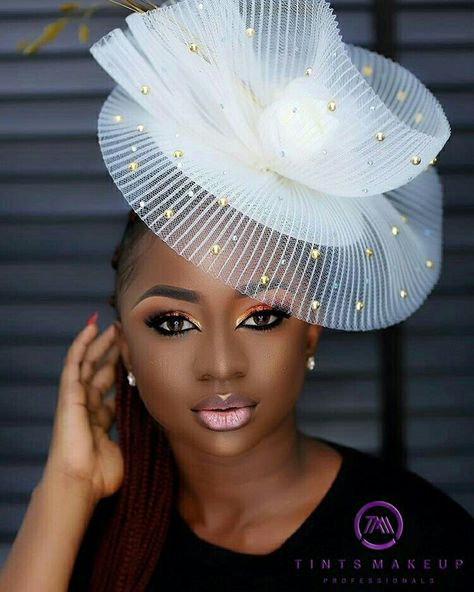 #loveweddingsng Fascinator Hairstyles Black Women, Fascinator Hats Outfit, Fascinator Hats Diy, African Hair Wrap, Fascinator Hats Wedding, Ladies Dress Hats, Classy Hats, African Hats, Couture Hats