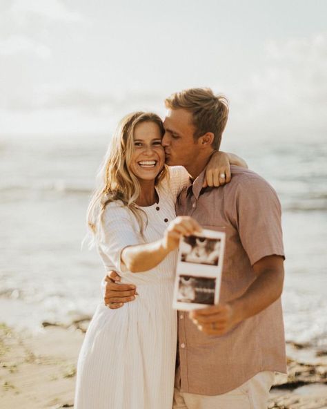 Beach Baby Announcement, Britnee Kent, Pregnant Pics, Beach Pregnancy Announcement, Pregnancy Announcement Pictures, Pregnancy Announcement Photoshoot, Baby Announcement Photoshoot, Adoption Announcement, Inspiration Photoshoot