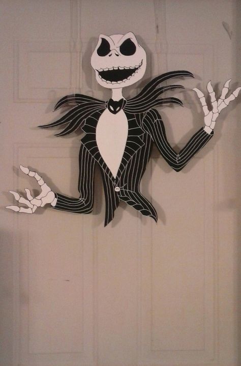 Jack Skellington Cardboard Cutout, Horror Emoji, Jack Skeleton Christmas, Halloween Door Decorations Classroom, Moldes Halloween, Halloween Front Door Decorations, Christmas Door Decorating Contest, Skeleton Christmas, Halloween Skeleton Decorations