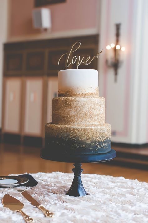 Navy Wedding Decorations, Navy Blue Wedding Cakes, Metallic Wedding Cakes, Wedding Cake Navy, Wedding Cake Ombre, Starry Night Wedding, Metallic Wedding, Wedding Cake Photos, Wedding Cakes Blue