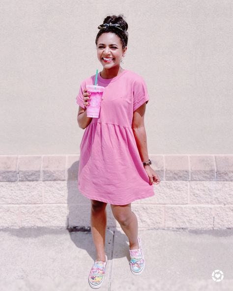 Pink Tshirt Dress, Pink T Shirt Dress, Dresses With Vans, Casual Spring Outfit, Casual Spring, Women Outfits, Pink Tshirt, Spring Outfits Casual, Fashion Bloggers