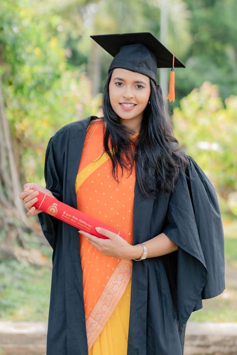 Saree For Graduation Ceremony, Convocation Photography, Unique Graduation Pictures, Peach Makeup, Graduation Pics, Graduation Photography Poses, Graduation Poses, Graduation Photography, Graduation Photoshoot