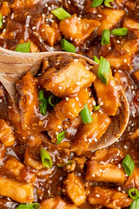 Close up of general Tso chicken on a wooden spoon over a Crockpot. Slow Cooker General Tso Chicken, Recipes With Hoisin Sauce, Takeout At Home, Cheap Casserole Recipes, Tso Chicken, Asian Dinner Recipes, Chicken Skillet Recipes, Chicken Skillet, General Tso Chicken