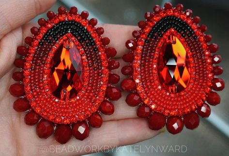 Black And Red Beaded Earrings, Dentalium Earrings, Red Beaded Earrings, Beadwork Ideas, Hot Pink Earrings, Beautiful Beaded Earring, Native Beading, Seed Bead Jewelry Patterns, Native Beading Patterns