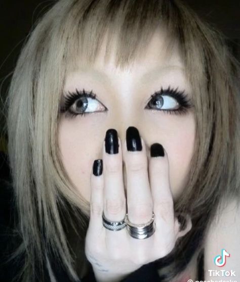 Vkei Makeup Looks, Eyeliner Looks Black, Vkei Make Up, Vkei Makeup, Goth Gyaru, Gal Makeup, Vampire Bride, Scene Makeup, Gyaru Makeup