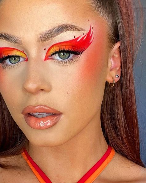 Fire And Ice Makeup Halloween, Fire Eyeshadow Looks, Flame Makeup Look, Red And Orange Makeup Looks, Fire Makeup Ideas, Fire Makeup Look Easy, Labor Day Makeup, Orange Festival Makeup, Fire Element Makeup