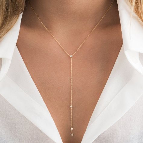 Lariat necklace/Round Diamond/Diamond Lariat/Dainty Necklaces/Minimalist Jewelry/Y Necklace/Drop Necklace/Drop Diamond/Diamond Necklace #GiftForHer #LariatChain #ClassyNecklace #GoldNecklace #BirthdayGift #EngagementGift #AnniversaryGift #GiftForFriend #WeddingGift #DiamondNecklace Diamond Lariat Necklace, Lariat Style Necklace, Gold Lariat Necklace, Jewel Wedding, Diamond Jewelry Designs, Solid Gold Jewelry, Lariat Necklace, Rose Gold Necklace, Drop Necklace