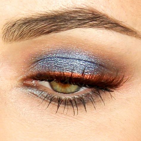 Copper Eyeliner Blue Eyes, Eyelash Makeup Look, Copper Eyeliner, Silver Smoky Eye, Crease Eye Makeup, Cut Crease Eye Makeup, Prom Makeup Tutorial, Eyelash Makeup, Cut Crease Eye