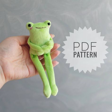 sewing toys patterns Easy Frog Sewing Pattern Free, Soft Toy Sewing Pattern Free, Funny Sewing Projects, Easy Things To Sew By Hand, Frog Sewing Pattern Free, Frog Stuffed Animal Pattern, Stuffed Frog Pattern, Frog Plush Pattern, Greg Over The Garden Wall