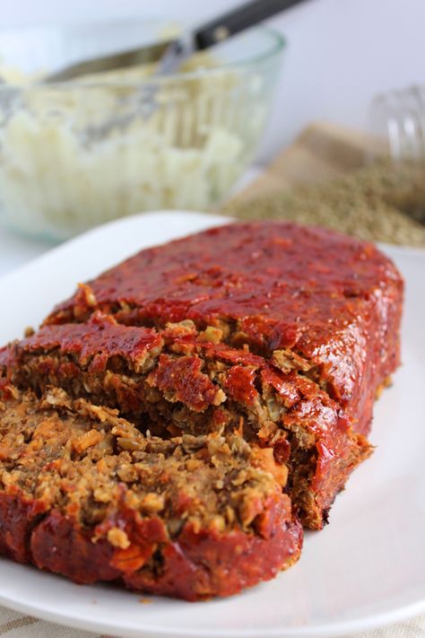 Mushroom Lentil Loaf Mushroom Loaf, Lentil Loaf Recipe, Veggie Loaf, Vegan Meatloaf, Lentil Loaf, Vegan Gravy, Turkey Meatloaf, Vegetarian Lunch, Loaf Recipes