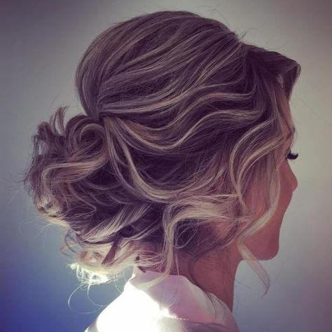 Loose Updo with a Bouffant Loose Wedding Hair, Loose French Braids, Loose Updo, Hairstyle Idea, Teased Hair, Up Dos For Medium Hair, Updos For Medium Length Hair, Wedding Hair Inspiration, Penteado Cabelo Curto