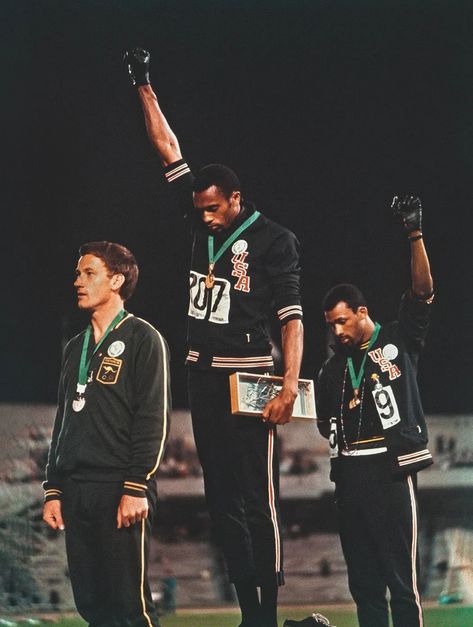 14 Rare, Emotional Photos of Olympic Athletes Throughout History | Vogue Vintage Sports Pictures, Iconic Sports Photos, Athletes Aesthetic, Olympic Aesthetic, Olympics Aesthetic, 1936 Olympics, Sports Athletes, Field Athletes, Olympic Basketball