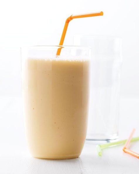 Nectarine-Yogurt Smoothie Recipe Nectarine Smoothie, Blueberry Yogurt Smoothie, Banana Oatmeal Smoothie, Smoothie Recipes With Yogurt, Blueberry Yogurt, Yogurt Smoothie, Sweet Smoothies, Oatmeal Smoothie Recipes, Perfect Smoothie