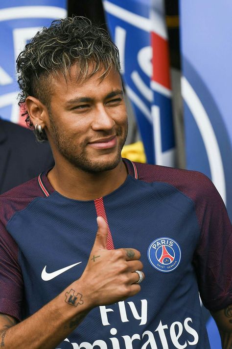 Neymar Jr has the face I make when someone lies to me but I need to pretend to not know the truth behind it all hahaha Neymar Pfp, Neymar Jr Psg, Fc Barcelona Neymar, Neymar Brazil, Neymar Psg, Neymar Jr Wallpapers, Soccer Girl Problems, Soccer Memes, Usa Soccer Women