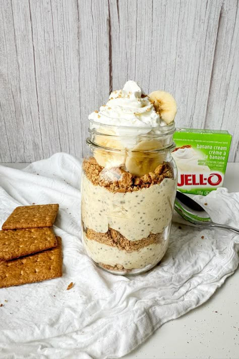 Banana Pudding Overnight Oats | Lynn Mumbing Mejia Banana Pudding With Instant Pudding, Banana Breakfast Ideas, Overnight Oats Healthy Protein, Banana Pudding In A Jar, Breakfast Ideas Oatmeal, Breakfast Ideas Meal Prep, Pudding Overnight Oats, Pudding In A Jar, Banana Pudding Cups