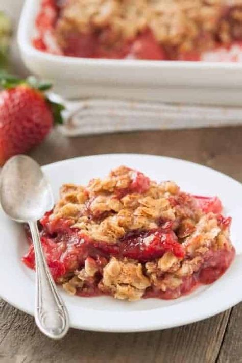 Gluten-Free Strawberry Rhubarb Crumble | My Baking Addiction Strawberry Rhubarb Cobbler, Rhubarb Cobbler, Strawberry Rhubarb Crumble, Strawberry Crisp, Strawberry Rhubarb Crisp, Rhubarb Desserts, Rhubarb Crisp, Rhubarb Crumble, Balloon Painting