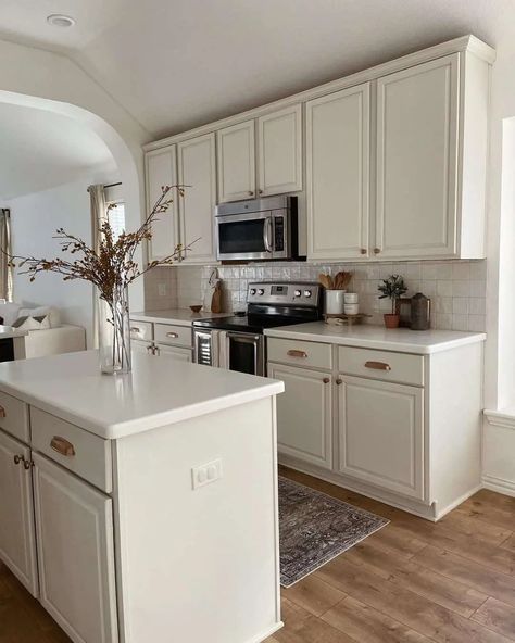 24 Dreamy Examples of Cream Kitchen Cabinets White Kitchen Cabinets With Brass Hardware, Light Gray Countertops, Off White Kitchen, Off White Kitchen Cabinets, Brown Granite Countertops, Cream Kitchen Cabinets, Off White Cabinets, White Shaker Kitchen Cabinets, Cream Cabinets