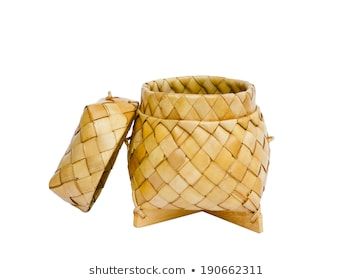 Palm Leaf Basket, Leaf Basket, Palm Leaf Baskets, Palm Leaf Art, Flax Weaving, Coconut Leaves, Basket Weave Pattern, Slow Design, Bamboo Art