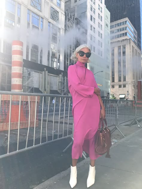 Grece Ghanem Went From Personal Trainer To Certified Fashion Influencer — In Her 50s Grece Ghanem Style, Grece Ghanem, Pink Balenciaga, Balenciaga Dress, Fashion Background, Moda Paris, Traditional Fashion, Spring Trends, Club Monaco