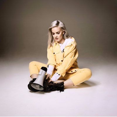 Anne-Marie (UK London-based singer-songwriter) Anne♡Marie Anne-Marie (Nicholson) Anne-Marie Nicholson #AM Anne Marie Album Cover, Hollywood Singers, Anne Marie Album, Annie Marie, Song Wallpaper, Anne Maria, Jonas Brother, Marie Rose, Anna Marie