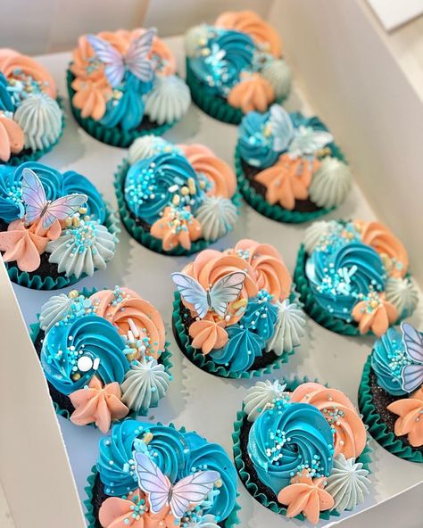 Turquoise Cupcakes, Teal Cupcakes, Bespoke Cakes, Orange Cupcakes, Cupcake Decoration, Buttercream Cupcakes, Colour Mixing, Cupcake Ideas, Mini Cake