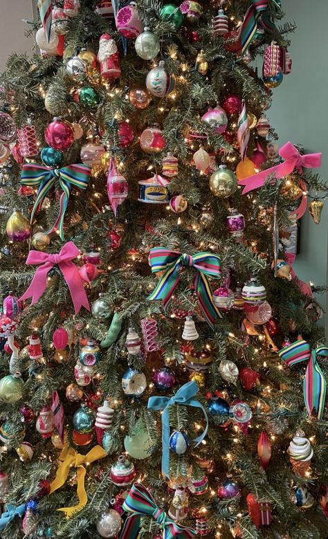 Tree Decoration Ideas, Christmas Tree Inspo, Lights For Christmas, Kitsch Christmas, Christmas Apartment, Decorating For Christmas, Vintage Inspired Christmas, Merry Bright Christmas, Christmas Decor Inspiration