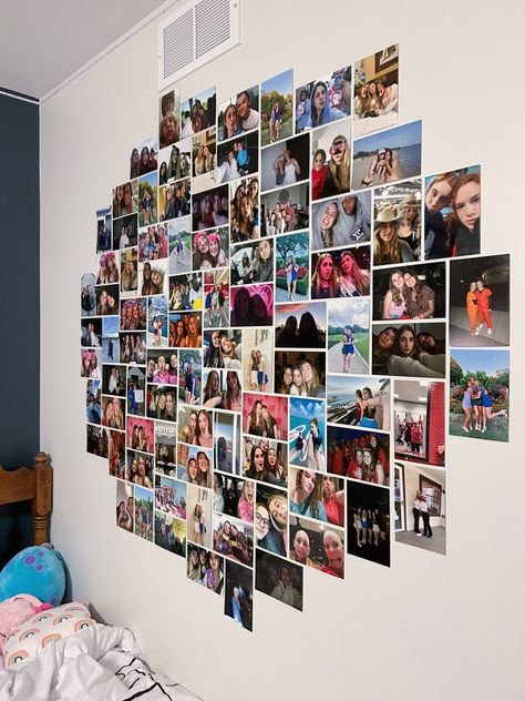 Collage For Bedroom Wall, Photos Decoration Wall, Room Decor Bedroom Picture Wall, Photo Room Decor Ideas, Photos Room Decor, Cute Photo Wall Bedroom Ideas, Room Picture Wall Aesthetic, Room Decor Inspo Bedroom Ideas, Photo Wall Collage Friends