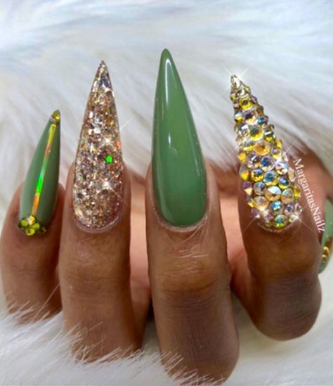 St Patrick Day Nails Acrylic, Saint Patrick Nail, Green Acrylic Nails, St Patricks Day Nails, Turquoise Nails, Nails Stiletto, Green Nail Designs, Stiletto Nails Designs, Mermaid Nails