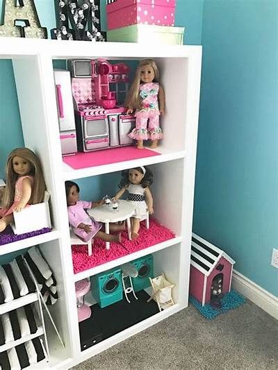 Creating adorable DIY American Girl Doll rooms in a large doll house ... American Girl Storage, Doll Organization, American Girl House, American Girl Doll Room, Large Dolls House, Girls Furniture, American Girl Furniture, Doll Rooms, Doll Storage