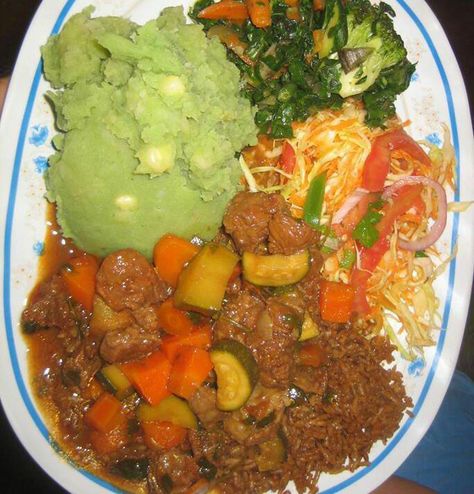 Kenyan cuisine .Stew,potatos,cabbAge and Mokimo Kenyan Dishes Recipe, Kenyan Food, Ghana Food, African Foods, Rice Side Dish Recipes, Nigerian Recipes, African Cooking, Vegetarian Foods, Rice Side Dishes