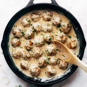 Vegetarian Swedish Meatballs Recipe - Pinch of Yum Wild Rice And Mushrooms, Vegetarian Swedish Meatballs, Sweet Potato Tater Tots, Swedish Meatballs Recipe, Vegetarian Meatballs, Meatballs And Gravy, Cooking Wild Rice, Vegan Chicken, Creamy Potato Soup