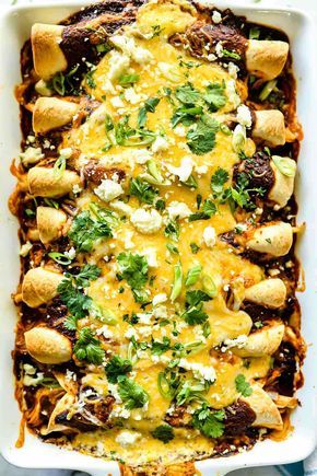 Beyond Easy Chicken Mole Enchiladas Mole Enchiladas Recipe, Chicken Mole Enchiladas, Mole Enchiladas, Easy Mexican Chicken, Mexican Mole, Mole Recipe, Chicken Enchiladas Recipe, Chicken Mole, Mole Sauce