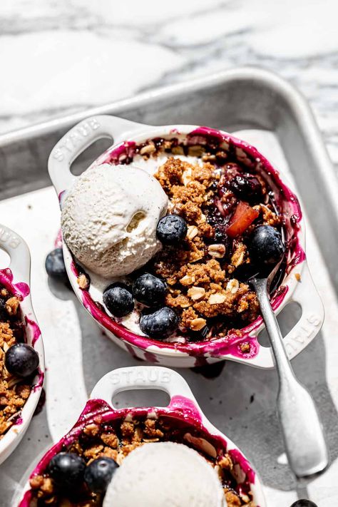 These individual blueberry and apple crumble desserts are made with a simple fresh fruit filling and an irresistible brown sugar oat topping. When baked in mini cocottes, the fruit transforms into a sweet, jammy filling, and the topping a crisp oatmeal cookie-like crumble. This quick & easy recipe is just what you need for a summertime dinner party! Cheesecake Gluten Free, Dairy Free Vanilla Ice Cream, Mixed Berry Crisp, Blueberry Crisp Recipe, Oatmeal Crisp, Vanilla Bean Cheesecake, Berry Crisp, Blueberry Crisp, Warm Desserts