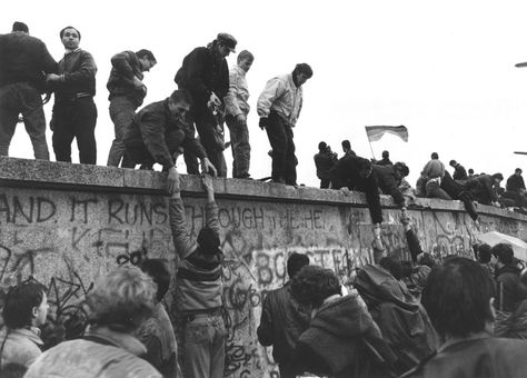 People finally escape from the East of Berlin, (approx, 1989) Chad Morrison's Cold War Website Dark Academia Group, Fall Of Berlin Wall, Berlin Wall Fall, Europa Park, The Berlin Wall, Steve Mccurry, West Berlin, East Berlin, Iconic Images