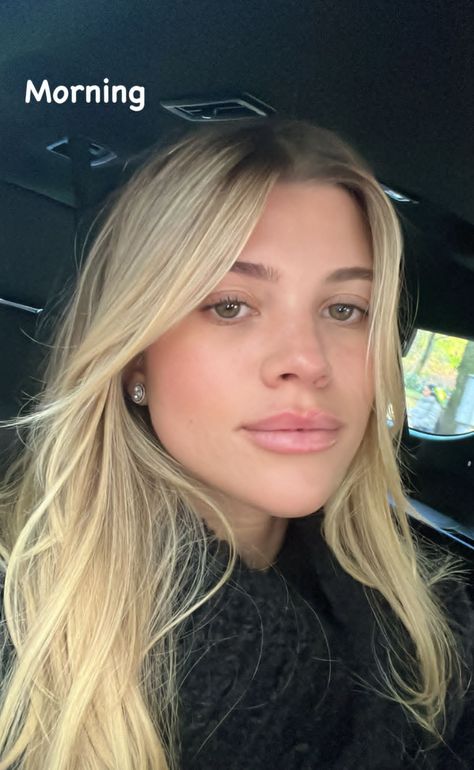 Sophie Richie Hair, Sophia Richie, Blonde Hair Inspiration, Blonde Hair Looks, Sofia Richie, Haircuts Straight Hair, Short Hair Color, Hair Stylist Life, Hair Inspiration Color