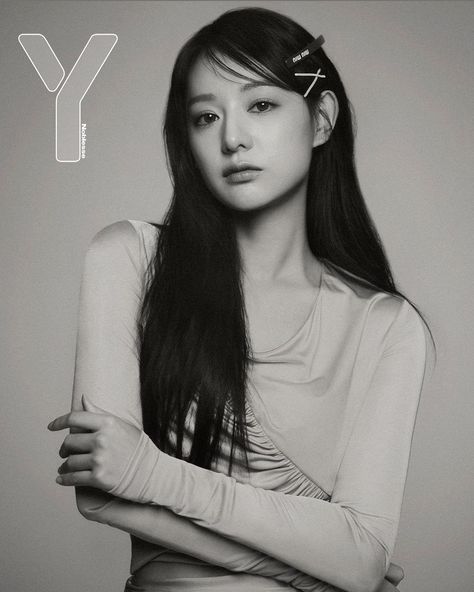 Kim Ji Won Instagram, Choi Hee, Film Magazine, Ideas Pose, Reel Ideas, Retro Film, Korean Ulzzang, Kim Ji Won, Kim Soo Hyun