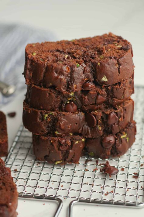 Chocolate Banana Zucchini Bread Healthy Chocolate Banana Bread, Banana Zucchini Bread, Banana Bread With Oil, Banana Zucchini, Protein Banana Bread, Healthy Chocolate Banana, Chocolate Banana Bread Recipe, Banana Bread Ingredients, Chocolate Zucchini Bread