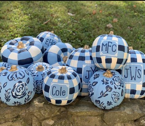 Blue Fall Decor, Pumpkin Topiary, Chic Halloween, Blue Pumpkins, Fall Halloween Crafts, Pumpkin Art, Diy Pumpkin, Fall Halloween Decor, White Pumpkins