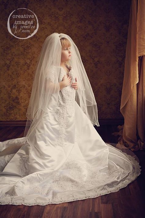 I wish I would have done this with Erin! So cute... Moms Wedding Dress, Toddler Wedding Dress, Baby Dress Wedding, S Wedding Dress, Wedding Dress Photoshoot, Mommy Dress, Mom Wedding Dress, Groom Photoshoot, Wedding Dressses