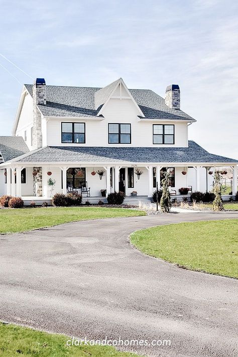 Modern Farmhouse Exterior Wrap Porch, White House Exterior Wrap Around Porch, White Brick House With Porch, White House With Wrap Around Porch Country, Modern Country Home Exterior Wrap Around Porches, Modern Farmhouse Exterior With Wrap Around Porch, White Brick House Exterior Farmhouse, White Brick House With Wrap Around Porch, White Farmhouse Rap Around Porch