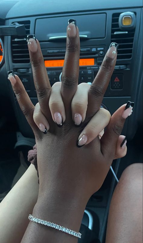 Nails That Boyfriends Like, Matching Bsf Nails French Tip, Matching Nails Sets With Bestie, Bestie Nails Ideas Matching Baddie, Nail Ideas That Match Everything, Hers And Hers Nails, Short Matching Nails, Matching Nails For Lesbian Couples, Matching Christmas Nails With Best Friend