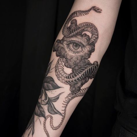 Eye tattoo by Yintat #Yintat #eyetattoos #eyetattoo #eye #illustrative #linework #etching #snake #cloud #skeleton #blackwork #forearm Jormungandr Tattoo, Etching Tattoo, Tatuagem Masculina Pequena, Engraving Tattoo, Inspiration Tattoos, Creepy Tattoos, Time Tattoos, Snake Tattoo, Black Ink Tattoos