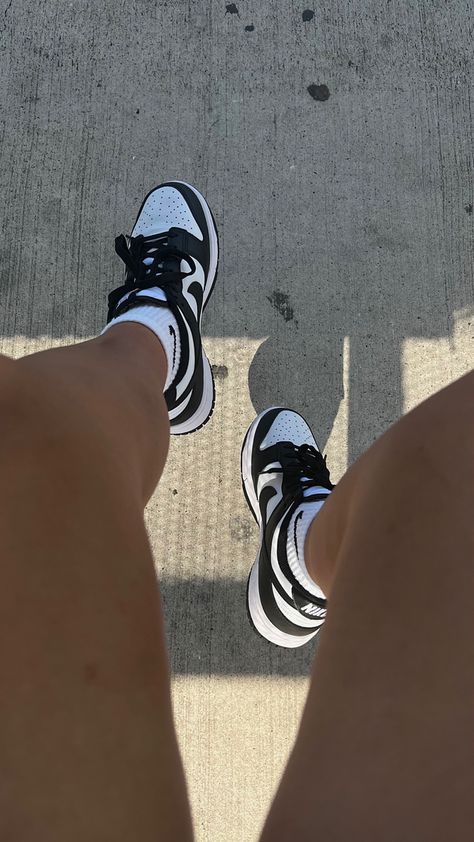 Nike Dunk Low Outfit Woman, Nike Panda Dunks, Nike Panda, Panda Shoes, Panda Dunks, Dunks Outfit, Gymnastics Shoes, Pretty Shoes Sneakers, Sneaker Lovers