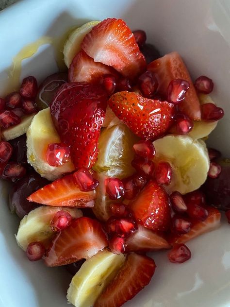 Dessert Aux Fruits, Healthy Food Motivation, Healthy Lifestyle Food, Food Goals, Food Is Fuel, Lucky Girl, Food Obsession, Healthy Snacks Recipes, Pretty Food