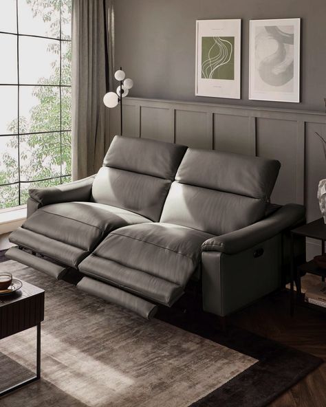 Modern Recliner Sofa Grey Leather Sofa Living Room, Leather Sofa Decor, Reclining Sofa Living Room, Leather Recliner Sofa, Small Recliners, Grey Leather Sofa, Recliner Couch, Leather Sofa Living Room, Modern Recliner