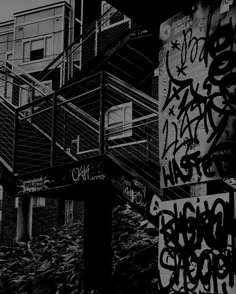 Thief Tattoo, Japanese Graffiti, Urban Graffiti, Urban Aesthetic, Dark City, Black And White Background, Cute Simple Wallpapers, Secret Places, Simple Wallpapers